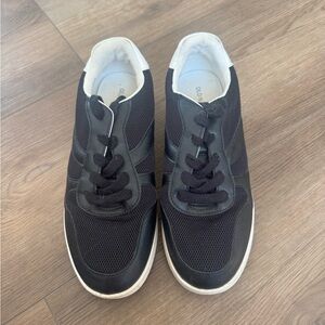 Old Navy Black Sneakers